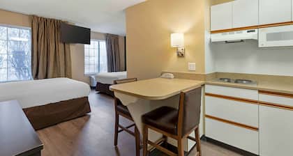 Extended Stay America Select Suites - St. Louis - Airport - Central