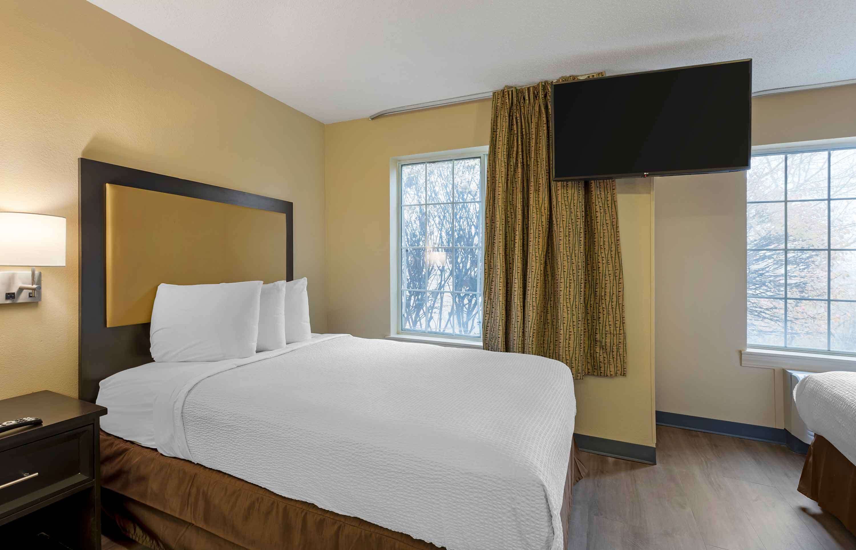 studio, 2 double beds, non smoking | desk, free wifi, bed sheets