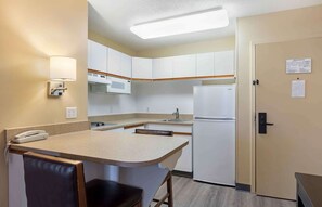 Studio, 2 lits doubles, non-fumeur | Bureau, accès au Wi-Fi (inclus), literie fournie