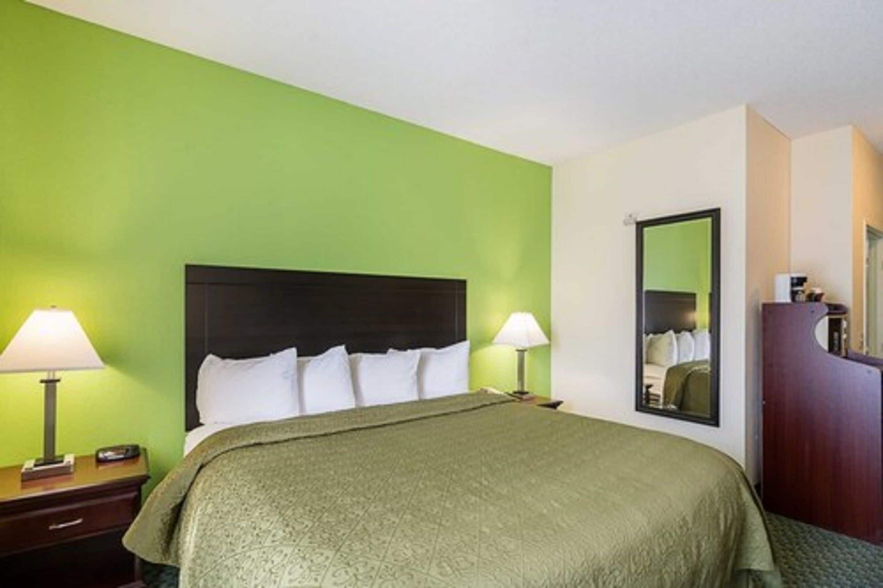 Egyptian cotton sheets, premium bedding, down comforters, pillowtop beds