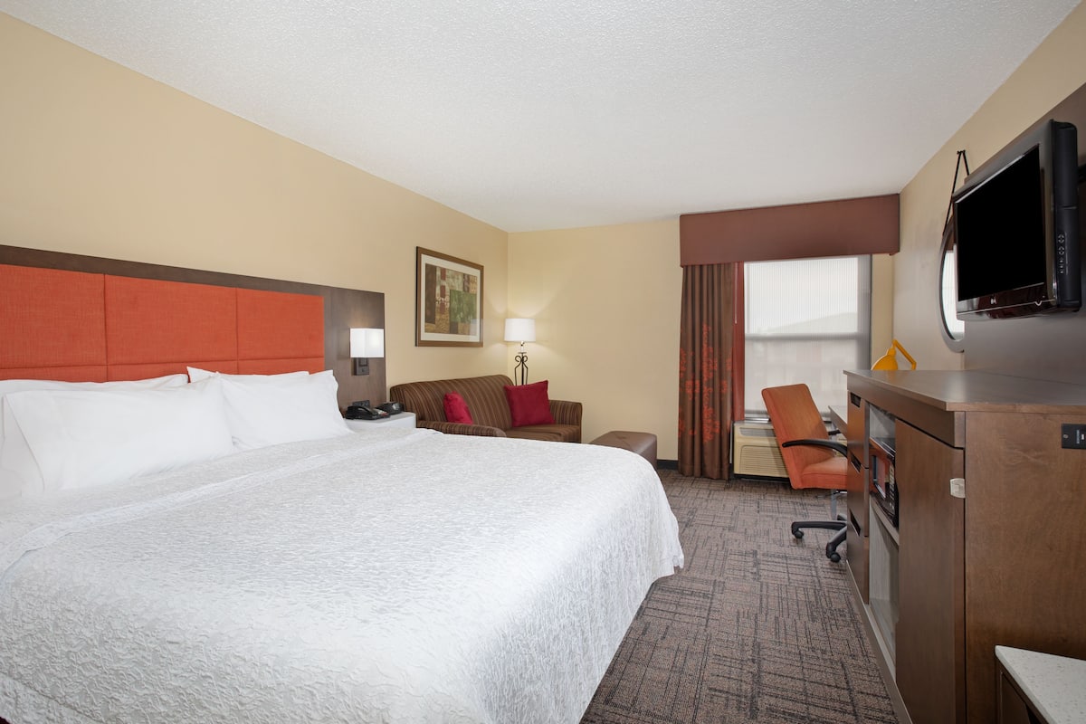 Premium bedding, pillow-top beds, in-room safe, individually decorated