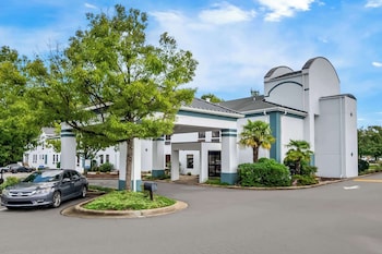 Clarion Pointe Apex – Holly Springs