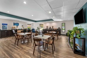 Free daily buffet breakfast