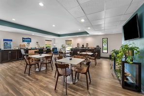 Free daily buffet breakfast
