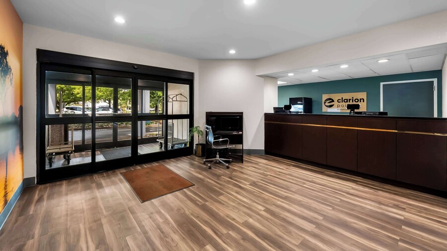 Clarion Pointe Apex – Holly Springs