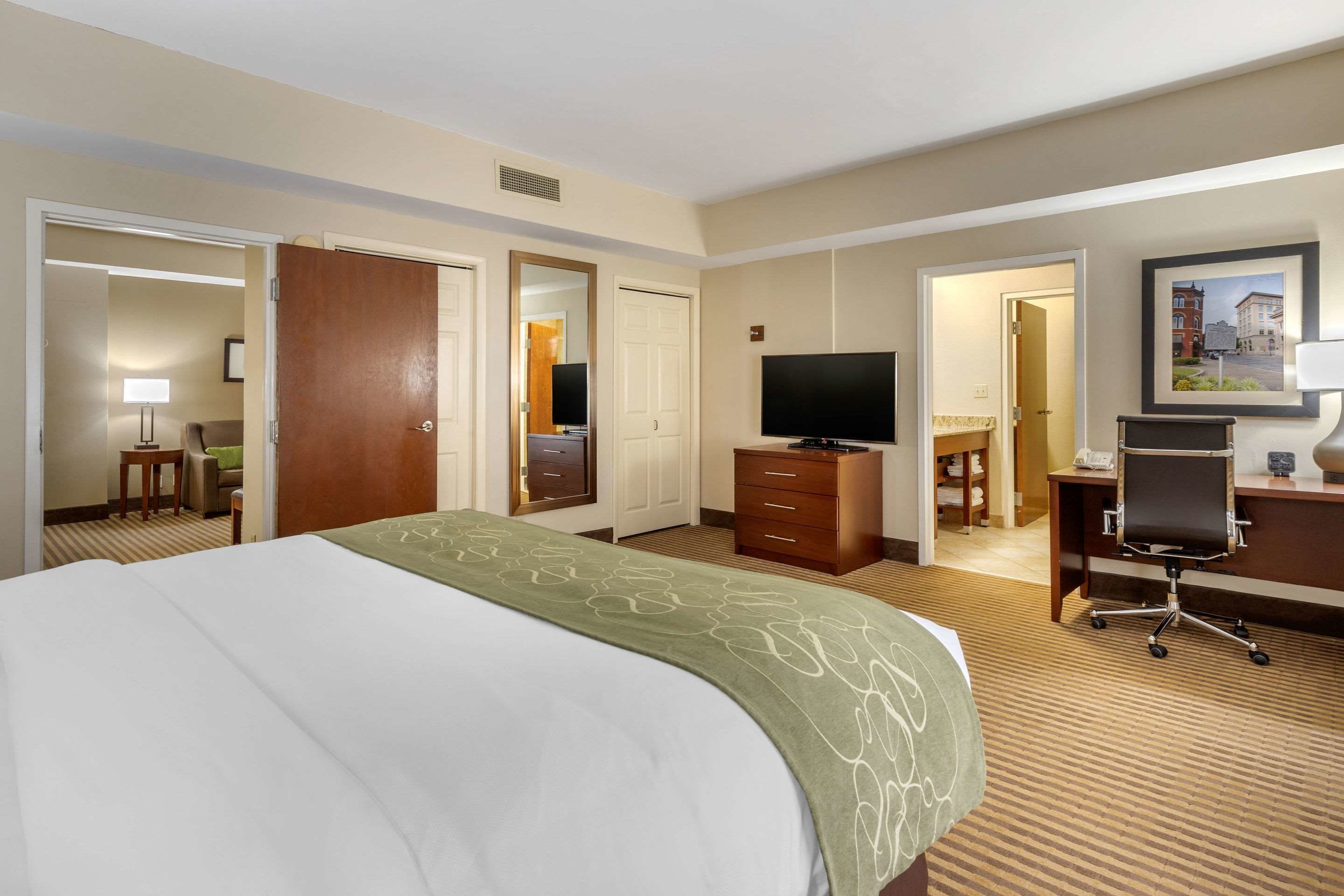 premium bedding, in-room safe, individually decorated