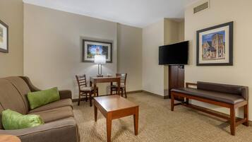 Premium bedding, in-room safe, individually decorated