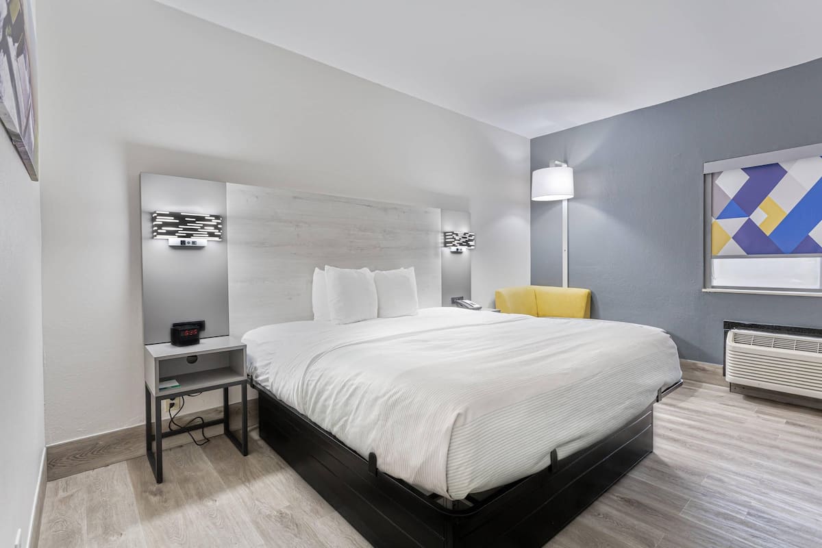 Standard Room, 1 King Bed, Non Smoking