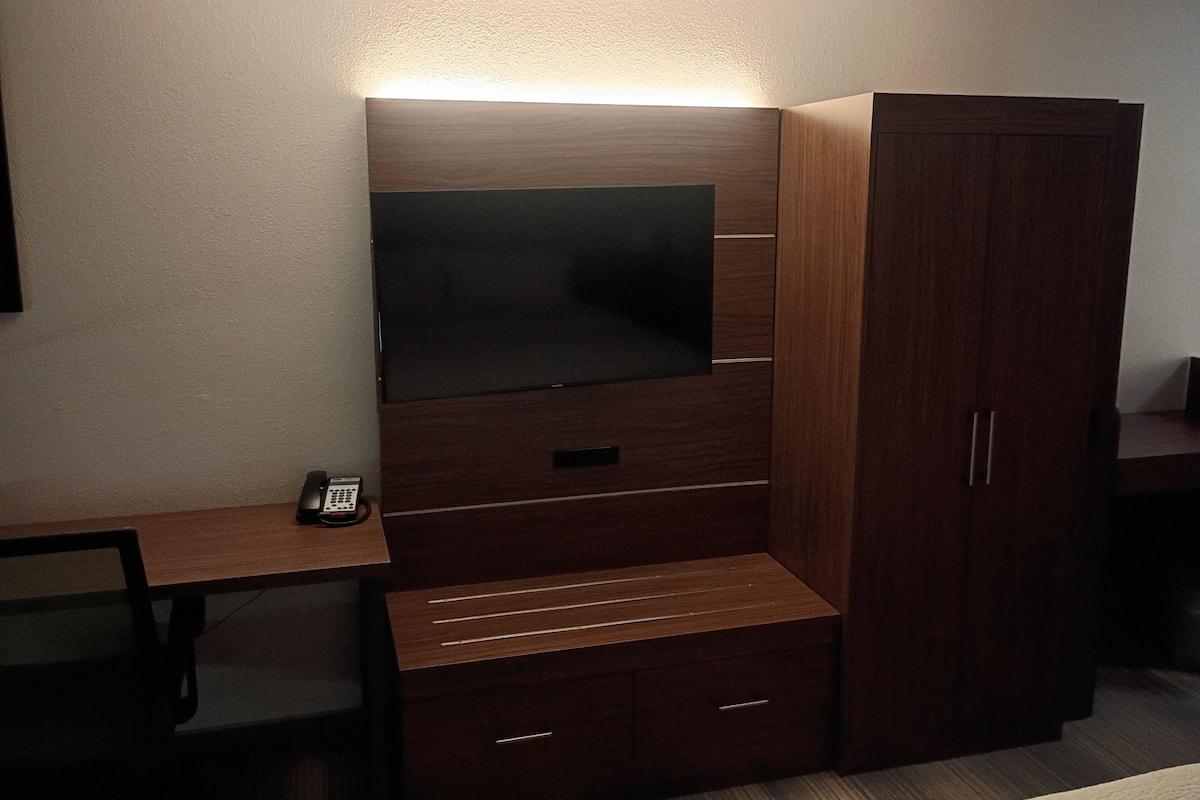 โต๊ะทำงาน, เตารีด/โต๊ะรีดผ้า, เปล/เตียงเด็กอ่อน (ฟรี), Wi-Fi ฟรี