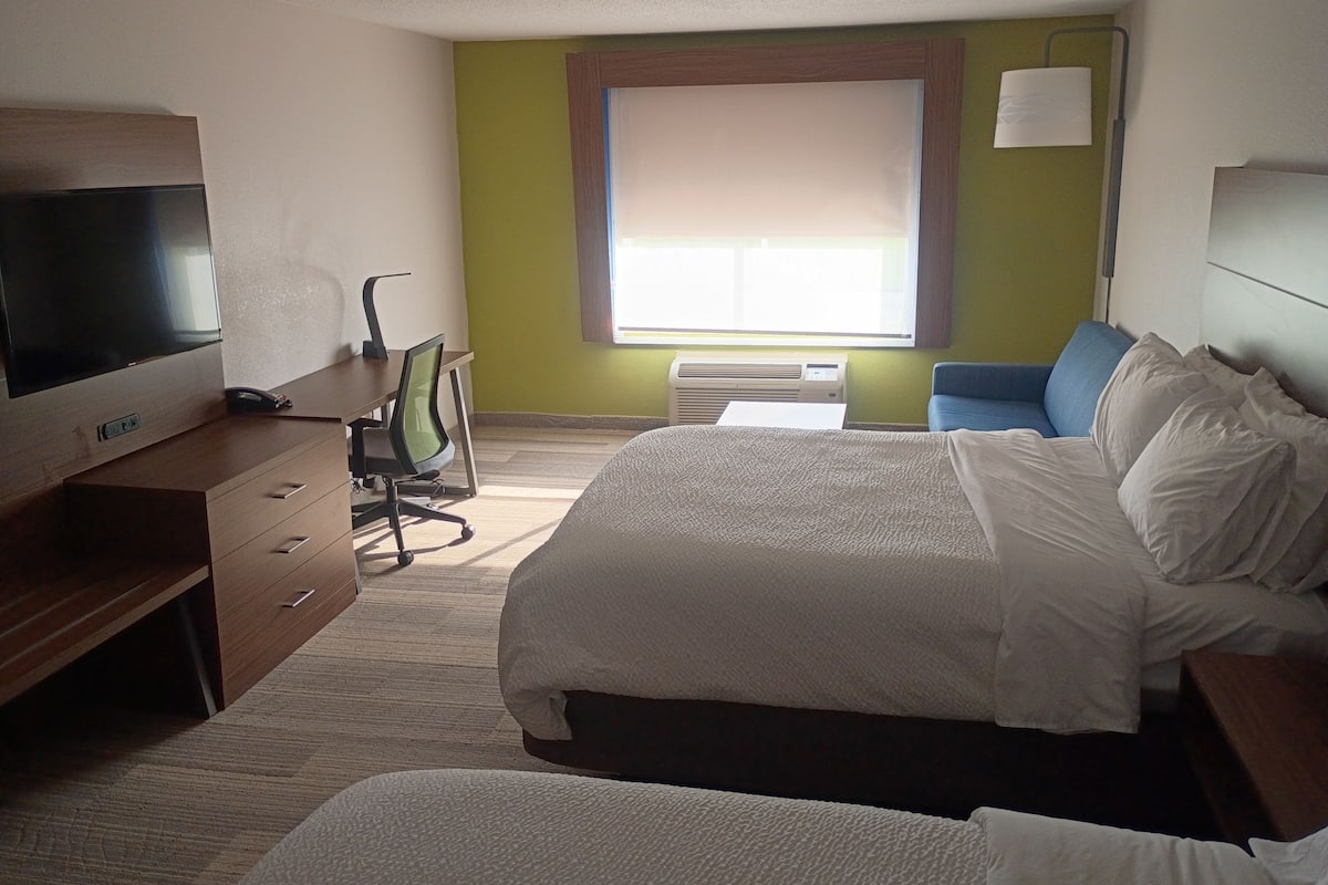 โต๊ะทำงาน, เตารีด/โต๊ะรีดผ้า, เปล/เตียงเด็กอ่อน (ฟรี), Wi-Fi ฟรี