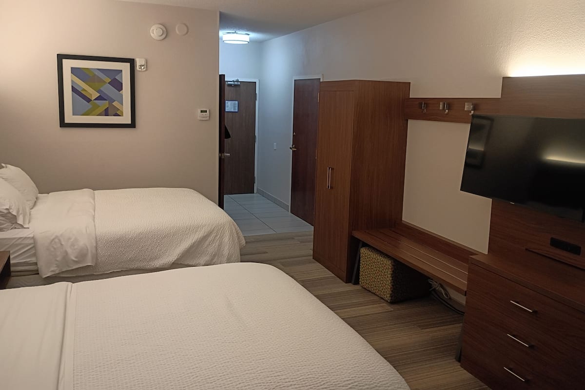 โต๊ะทำงาน, เตารีด/โต๊ะรีดผ้า, เปล/เตียงเด็กอ่อน (ฟรี), Wi-Fi ฟรี