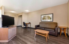 Deluxe Studio, 1 Queen Bed with Sofa bed, Non Smoking | Desk, iron/ironing board, free WiFi, bed sheets