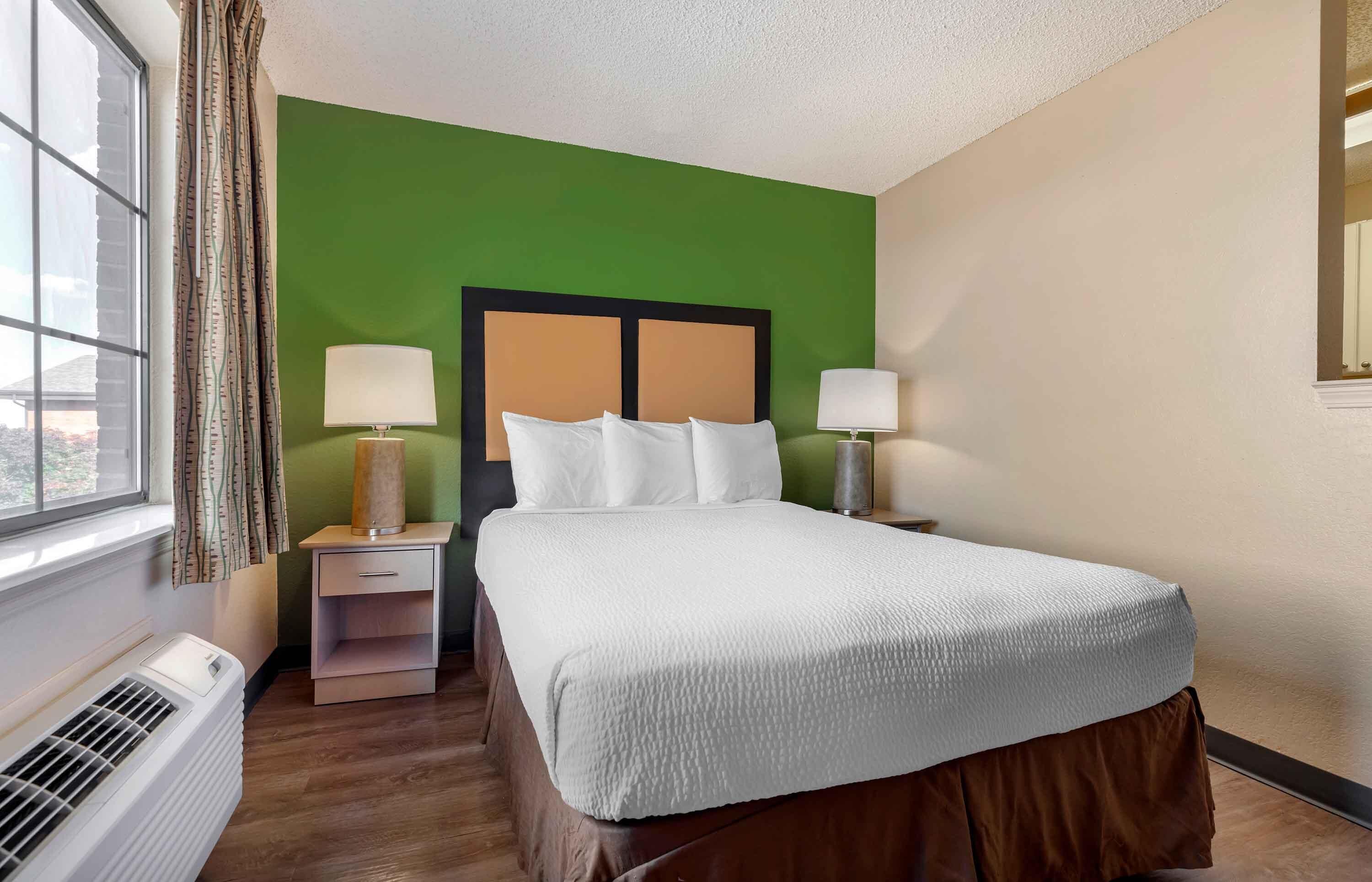 Deluxe Studio, 1 Queen Bed with Sofa bed, Non Smoking | Desk, iron/ironing board, free WiFi, bed sheets