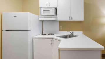 Studio, 1 King Bed, Non Smoking | Private kitchen | Fridge, microwave, stovetop, coffee/tea maker