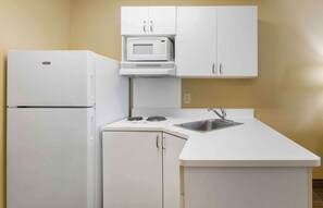 Studio, 1 King Bed, Non Smoking | Private kitchen | Fridge, microwave, stovetop, coffee/tea maker - Extended Stay America Suites Phoenix Chandler (Phoenix)