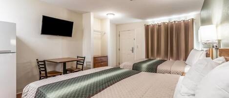 Studio, 2 Queen Beds | Free WiFi, bed sheets