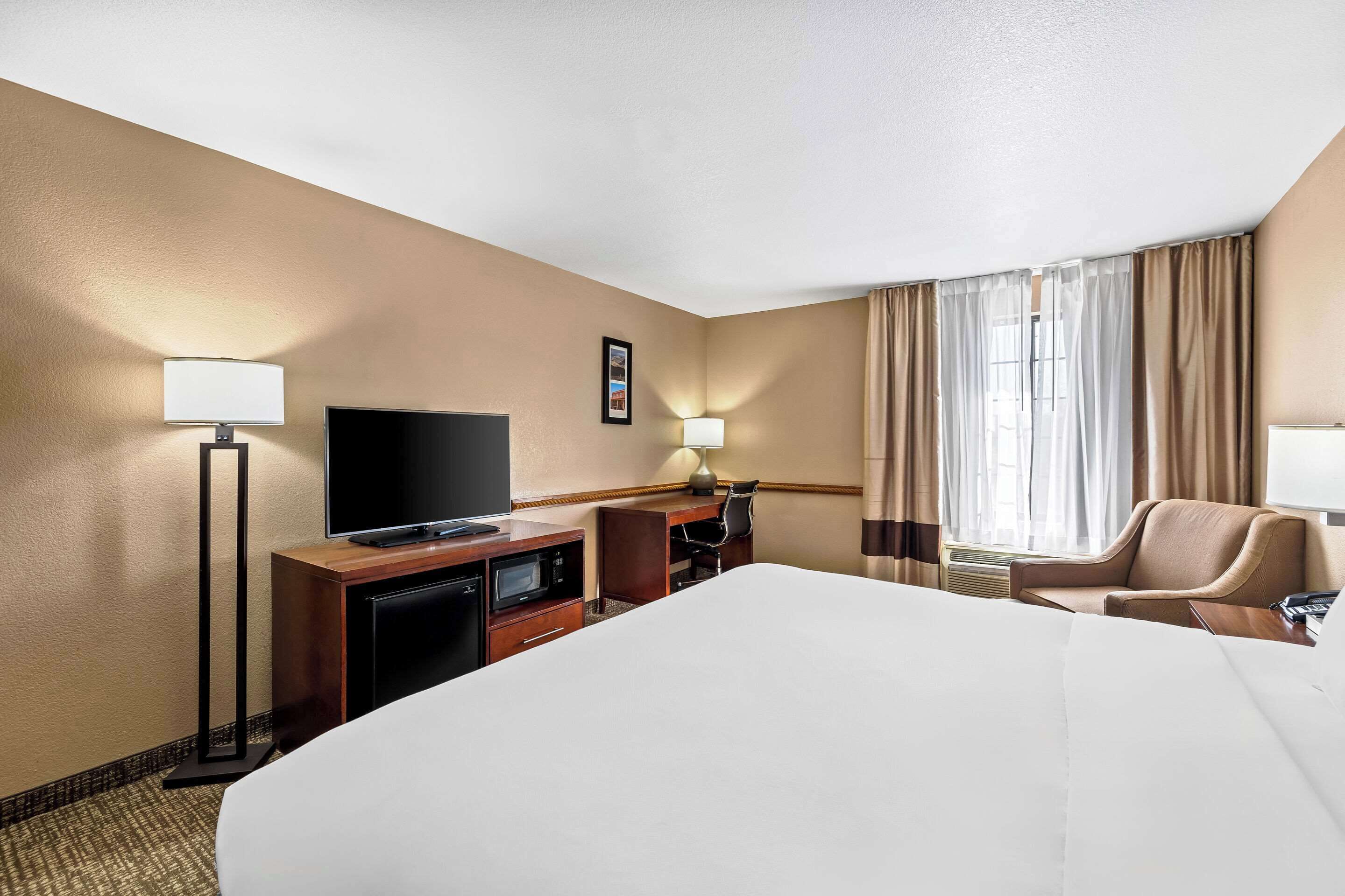 1 bedroom, premium bedding, desk, iron/ironing board