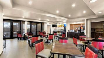 Tägliches inbegriffenes kontinentales Frühstück