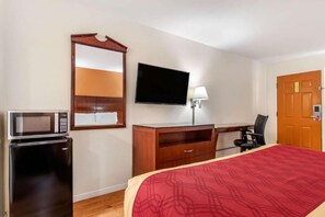 Desk, iron/ironing board, free WiFi, bed sheets - Kings Inn (LaFayette)