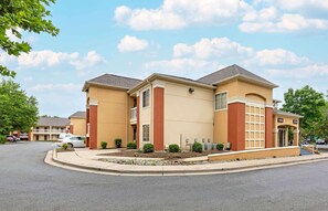 Exterior - Extended Stay America Suites Washington DC Germantown Town C (Germantown)