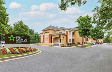 Exterior. Extended Stay America Suites Washington DC Germantown Town C