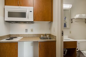 Studio, 1 Double Bed, Non Smoking | Free WiFi, bed sheets