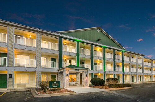 HomeTowne Studios By Red Roof Denver - Glendale/ Cherry Creek