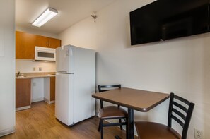 Studio, 2 Double Beds, Non Smoking | Free WiFi, bed sheets