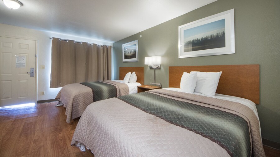 HomeTowne Studios by Red Roof Dallas - Irving