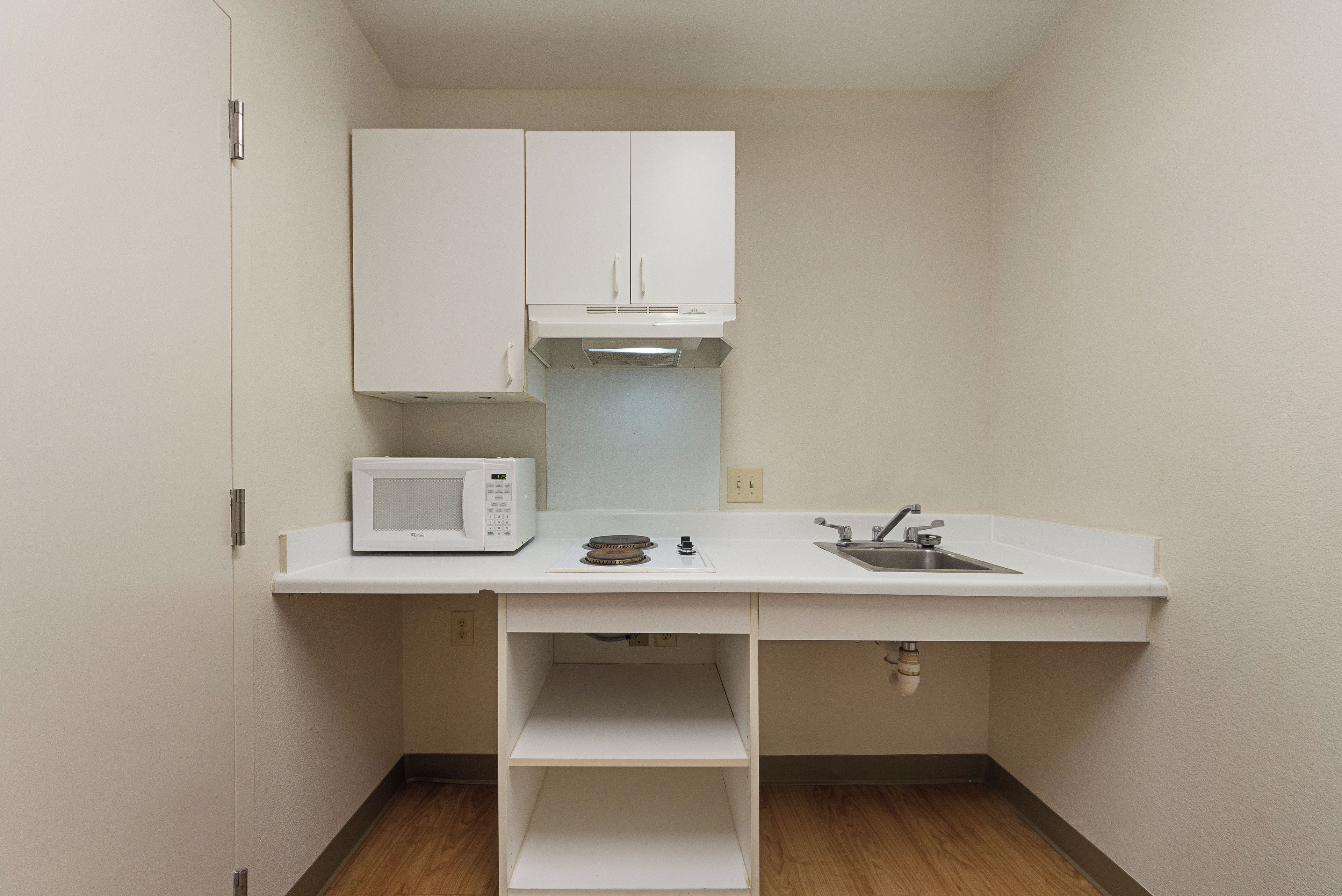 Standard Studio, 1 Queen Bed, Accessible, Non Smoking | Private kitchenette