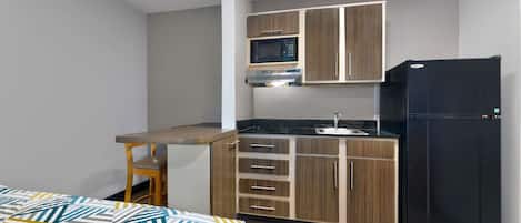 Réfrigérateur, micro-ondes, cafetière/bouilloire