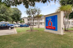 Exterior - Studio 6 North Richland Hills, TX - Fort Worth (North Richland Hills)