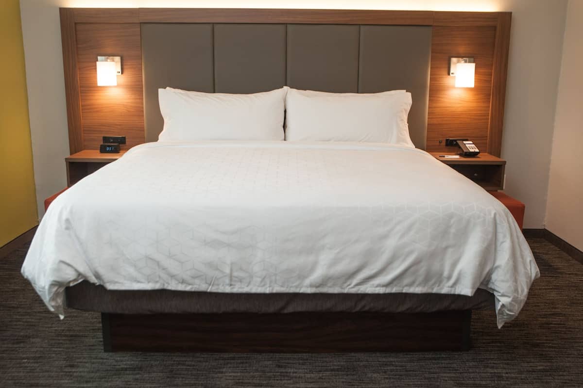 1 bedroom, in-room safe, desk, iron/ironing board