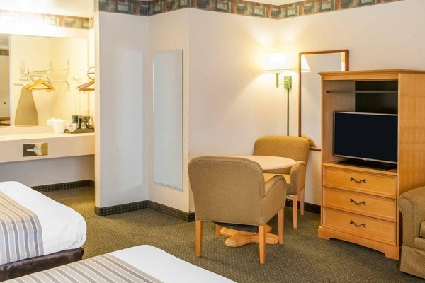 Desk, blackout drapes, iron/ironing board, free WiFi