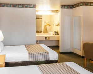 Desk, blackout curtains, iron/ironing board, free WiFi - Econo Lodge Lordsburg I-10 (Lordsburg)