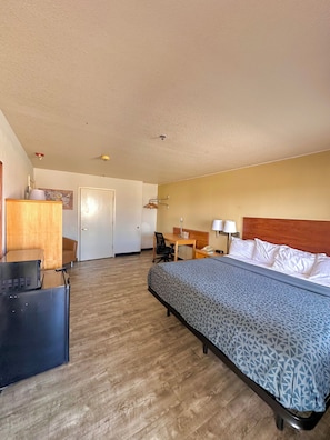 Room, 1 King Bed, Accessible, Non Smoking | Desk, blackout curtains, iron/ironing board, free WiFi