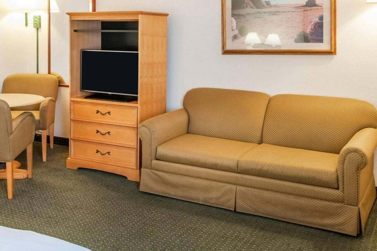 Desk, blackout drapes, iron/ironing board, free WiFi