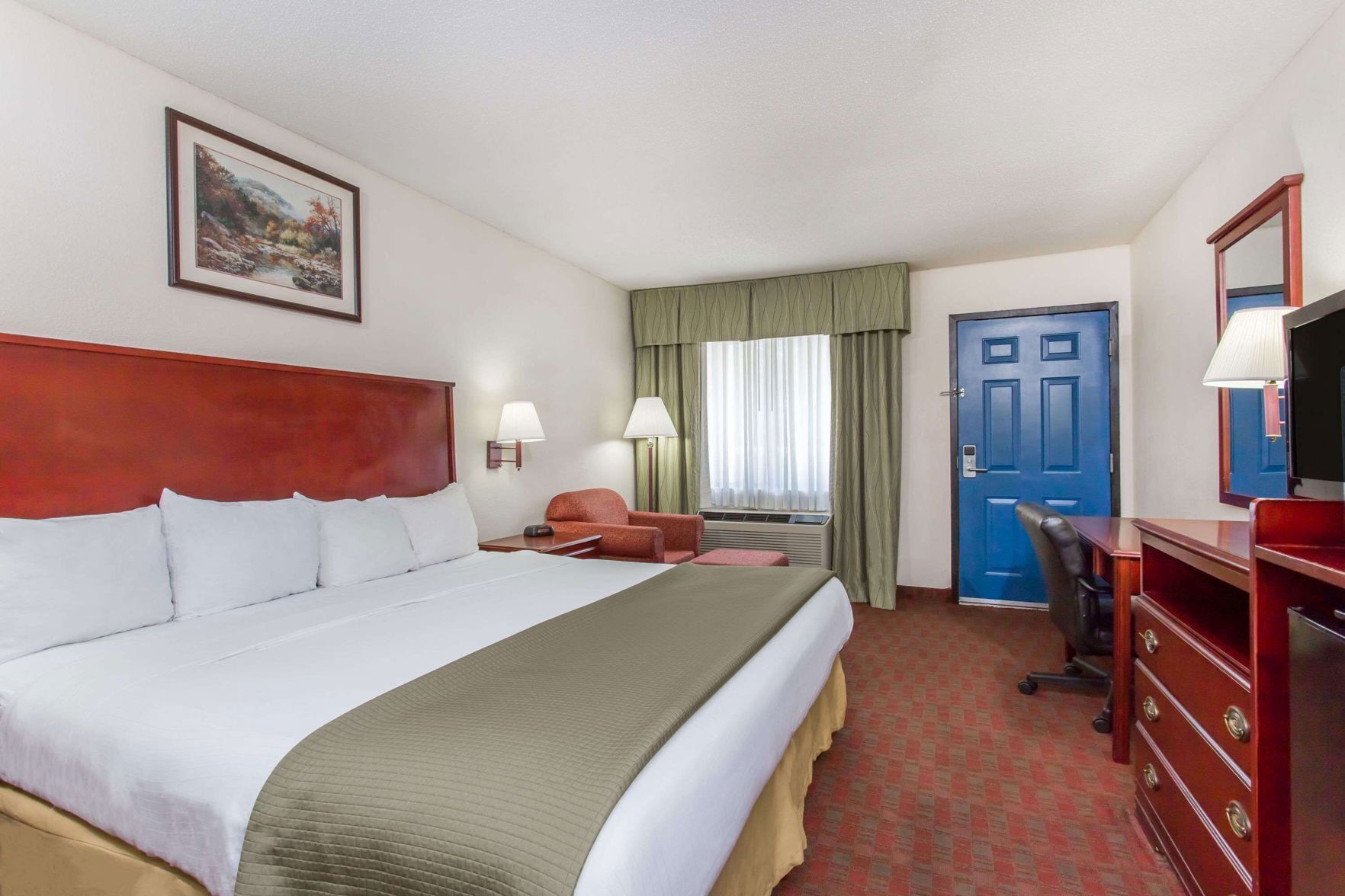 Iron/ironing board, free WiFi, bed sheets