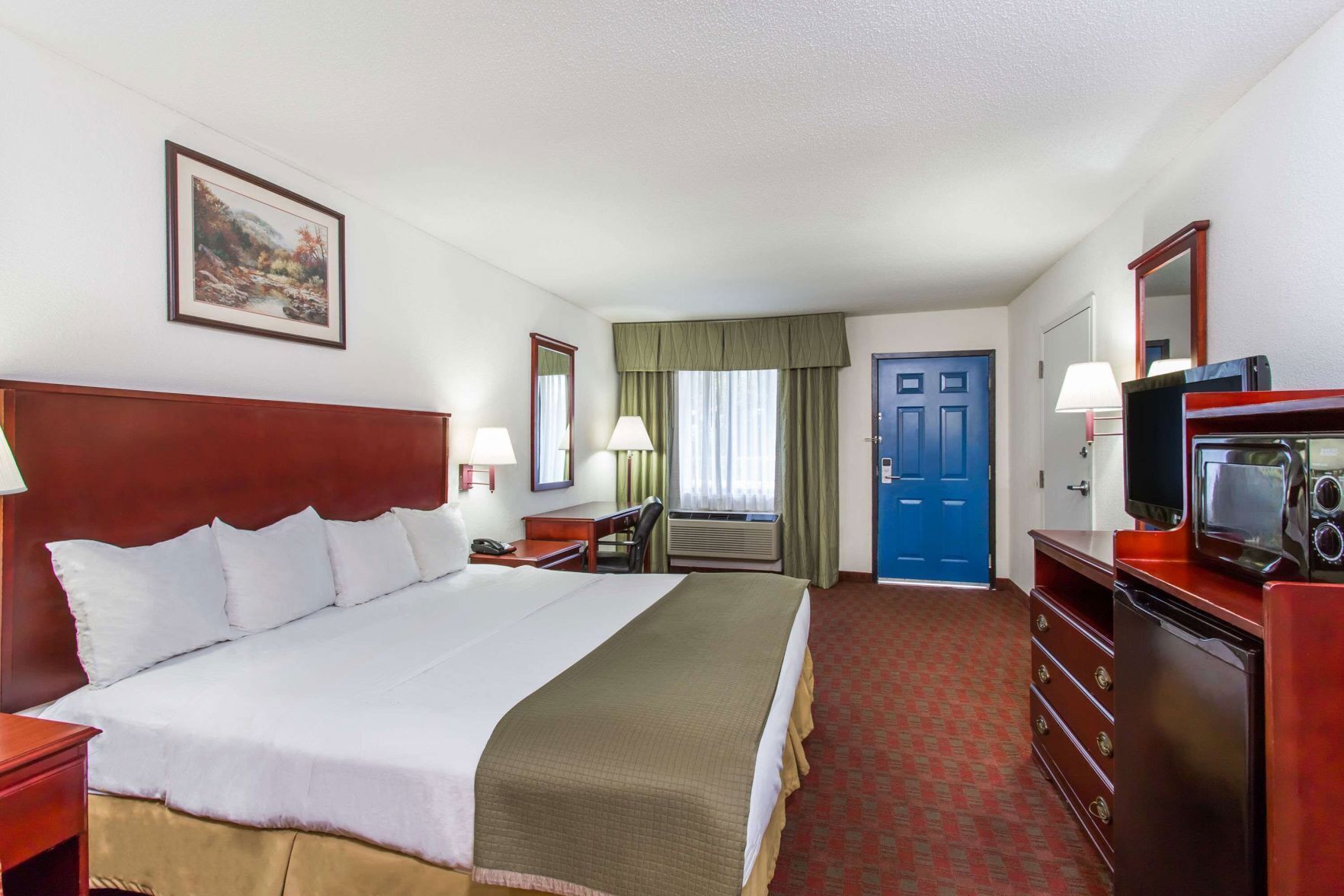 Iron/ironing board, free WiFi, bed sheets