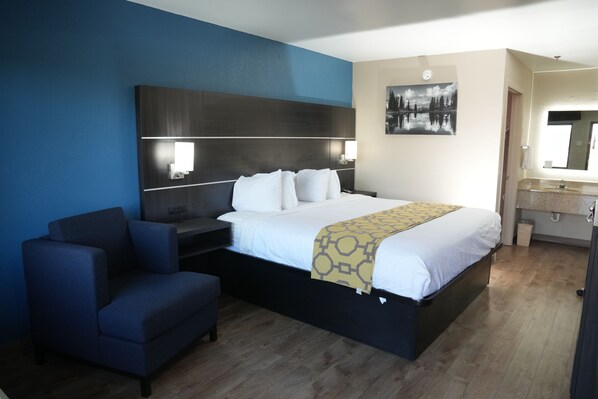 Iron/ironing board, free WiFi, bed sheets