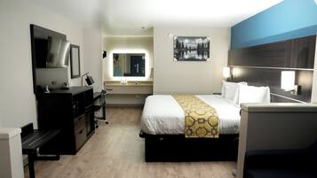 1 King Bed, Studio Suite, Non-Smoking | Iron/ironing board, free WiFi, bed sheets