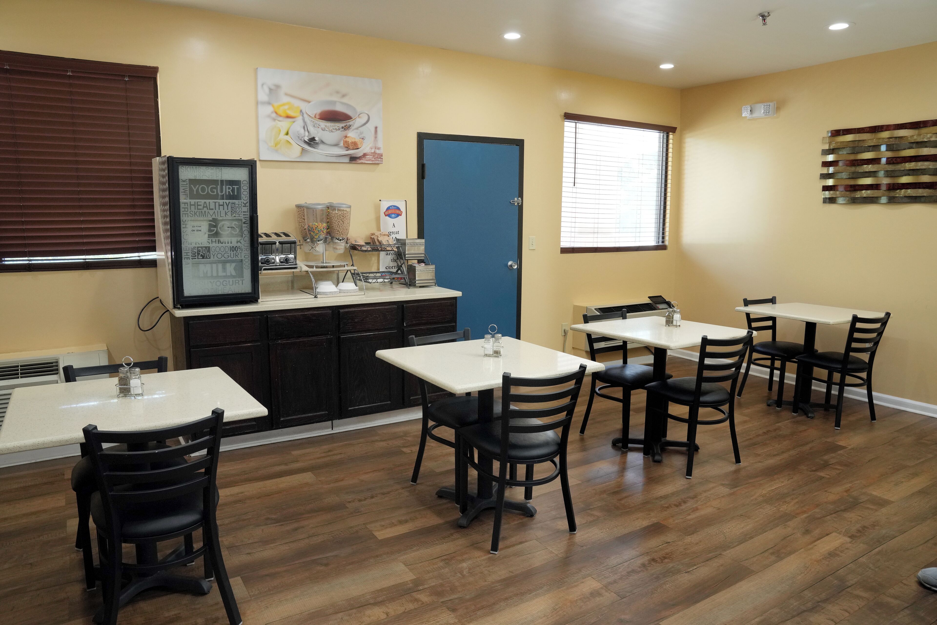 Free daily continental breakfast