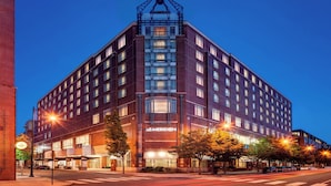A multi-story hotel with a prominent 'Meridian' sign, large windows, and a modern architectural design. - Le Méridien Boston Cambridge (Cambridge)