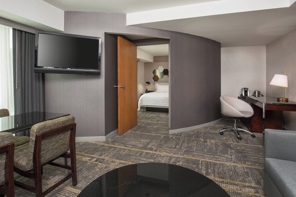 Deluxe Suite, 1 King Bed with Sofa bed | Premium bedding, in-room safe, desk, iron/ironing board