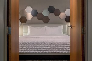 Premium bedding, in-room safe, desk, iron/ironing board
