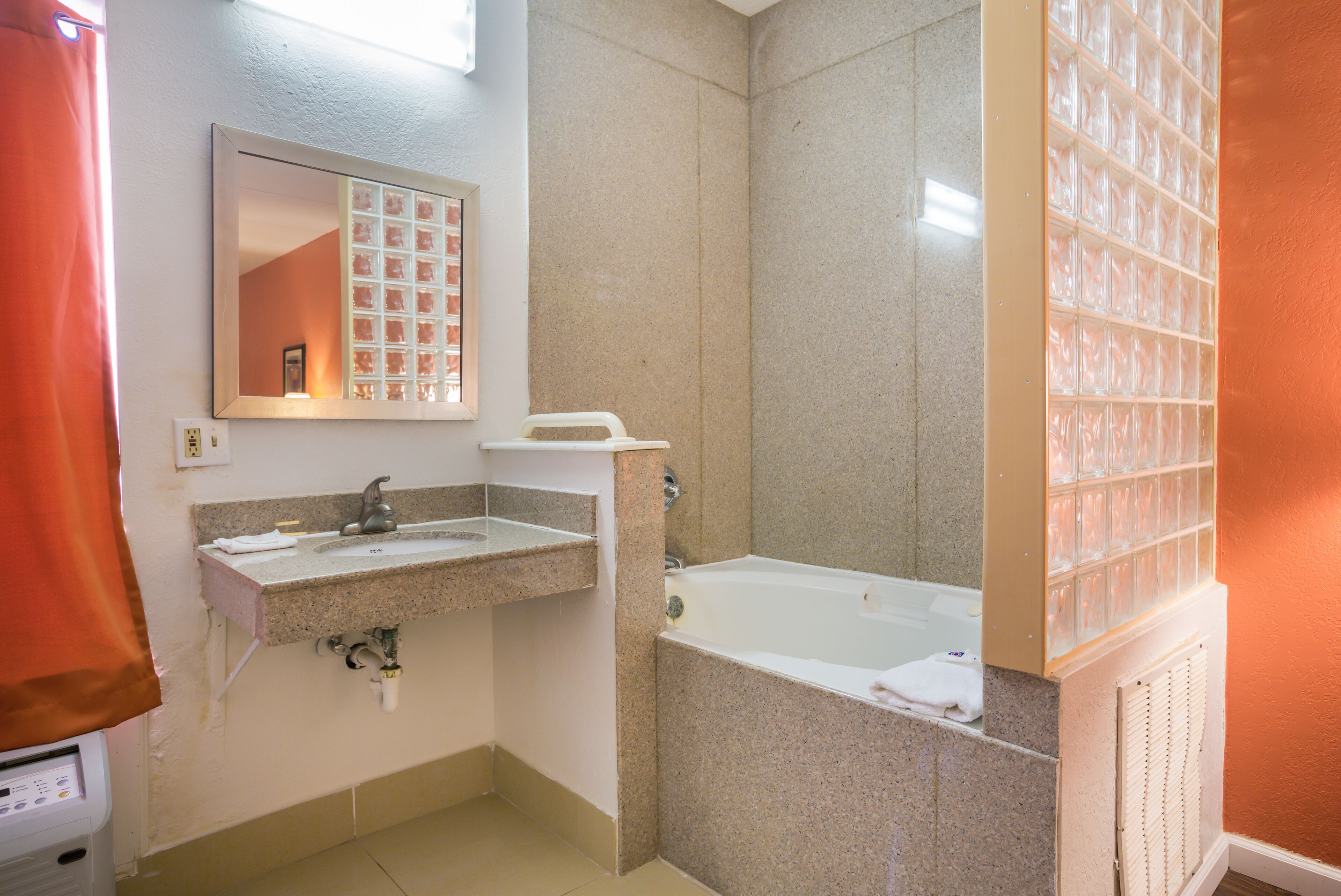 Photo - Budgetel Inns & Suites - Atlanta Galleria Stadium