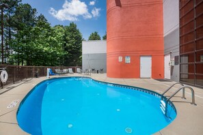 Indoor/outdoor pool