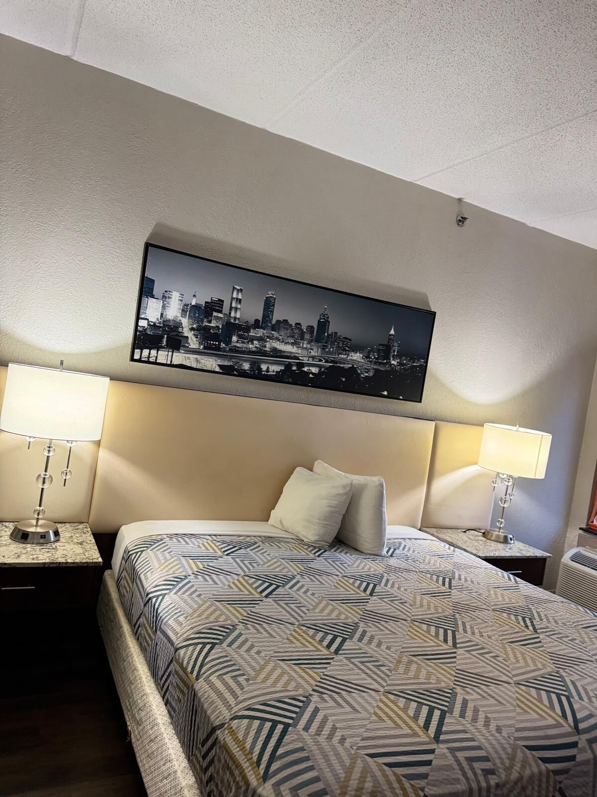 Deluxe Room, Non Smoking | Iron/ironing board, free WiFi, bed sheets