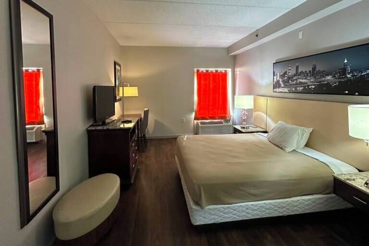 Deluxe Room, Non Smoking | Iron/ironing board (on request), WiFi (free), bed sheets