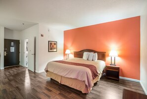 熨斗/熨衣板、免費無線上網、床單